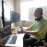 برنامه نویس هستم و طراح سایت اختصاصی و وردپرس سئو