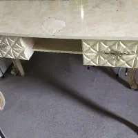 2میزناخن کاری و1تخت مژه کاری و چندموکت