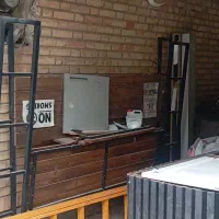 ۲تا میز پاچال آهنی و ۲تادکور دیواری اهنی شیک