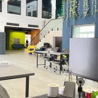 فضای کار اشتراکی کیهان|اجارهٔ کوتاهمدت دفتر کار و فضای آموزشی|قم, پردیسان|دیوار