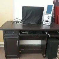 میز کامپیوتر در حد نو