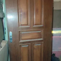 در چوبی همراه با قاب