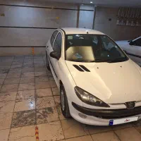 یک دستگاه خودرو ۲۰۶