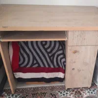 میز چوبی مخصوص تحریر یا سیستم
