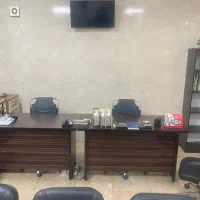 لوازم املاک میز و صندلی و کتابخانه در حد نو