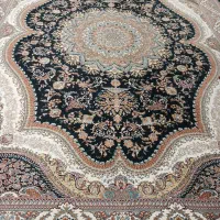 فرش و میز تلوزیون در حد نو