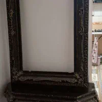 قاب آینه و میز