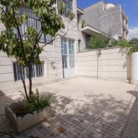 دربستی ۲طبقه گیلاوند، لاله