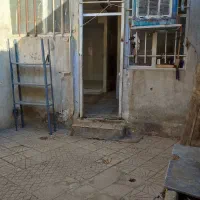 حیاط-دربست-قدیمی-مناسب-کارگاه-و-انباری