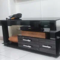 میز تلویزون شیشه ای