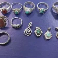 تعدادی پلاک‌نگین دار ،انگشترنقره برای سرمایه گزاری