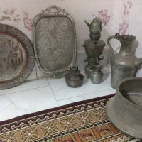 یه تعداد لوازم قدیمی تزیینی