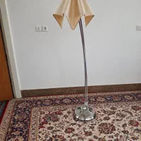 آباژور ایستاده