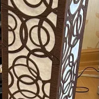 آباژور ایستاده