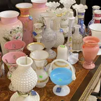فروشنده و خریدار ظروف انتیک