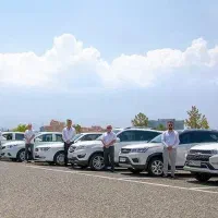 راننده با خودرو دراختیار شرکت دارویی