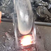 شاگردجویای کار آموز  فنی جوشکاری