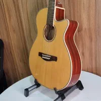 چند عدد گیتار آکوستیک در حد آک امکان تعویض