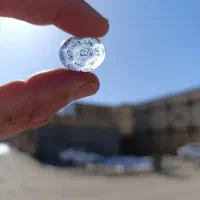 نگین دُرنجف|جواهرات|تاکستان, |دیوار