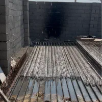 کارگر برای کارگاه تولید تیرچه بتنی