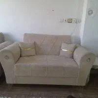 یک دست مبل ۷ نفره  تمیز مرتب همراه میز