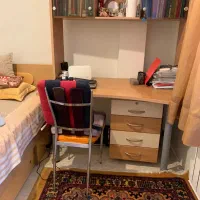 میز تحریر و کتابخونه