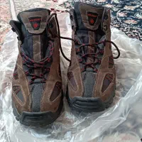کفش کوهنوردی خیلی تمیز