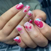مژه و ناخنکاری