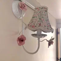 دیوار کوب همراه با چراغ