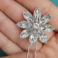 گوشواره، گردنبند، گل سر،