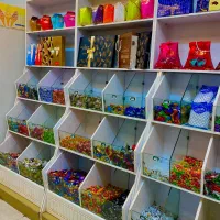 قفسه و میز کار