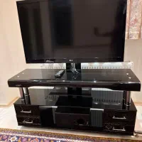 تلوزیون و میز تلویزیون