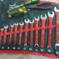 مقداری آچار  و انبر دست پیچ کوشتی