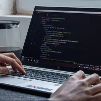 آموزش برنامه نویسی و هوش مصنوعی، کودکان، بزرگسالان