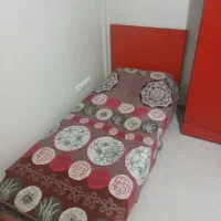 تخت نوجوانی  به همراه تشک به همراه کمد لباس و بوفه|تخت و سرویس خواب|تهران, ونک|دیوار