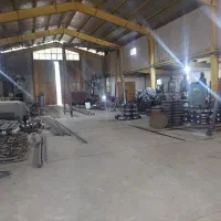 کارگر بری تولیدی در کارخانه تراشکاری