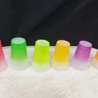 لیوان و کاسه شاد و رنگ ثابت