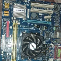 یک عدد مادربرد ddr2به همراه cpuو فن و دو عدد رم