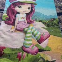 فرش طرح دختر توت فرنگی