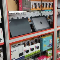 دوعدد ویترین مغازه و دوتا میز کامپیوتر 10 تومان