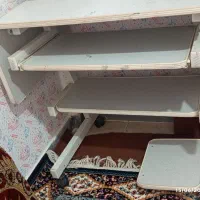 میز تحریر و کامپیوتر