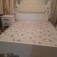 تخت خواب و تشک رویال و میز عسلی در حد نو|تخت و سرویس خواب|پیر بکران, |دیوار