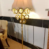 آباژور ایستاده گوشواره دار