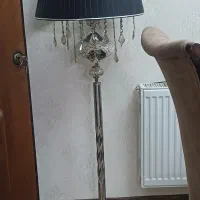 آباژور ایستاده