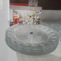 یک دست بشقاب شیشه و دو دست لیوان