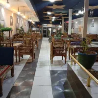 کارگر ساده کار در رستوران