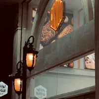 کارگر ساده در کارگاه قنادی