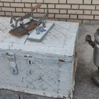 سماور و‌صندوق قدیمی