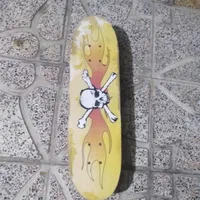 اسکیت برد صحیح و سالم بفروش میرسد