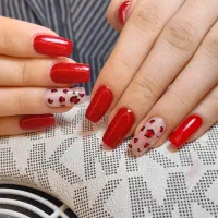 کاشت ناخن و کفسابی پا تخفیف یلدایی